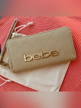 Bebe Embossed Beige Zippy Celia Wristlet Continental Wallet NWT